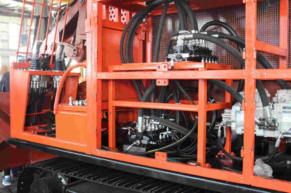 南充礦區(qū)工人如何用扒渣機(jī)配件高效完成工作