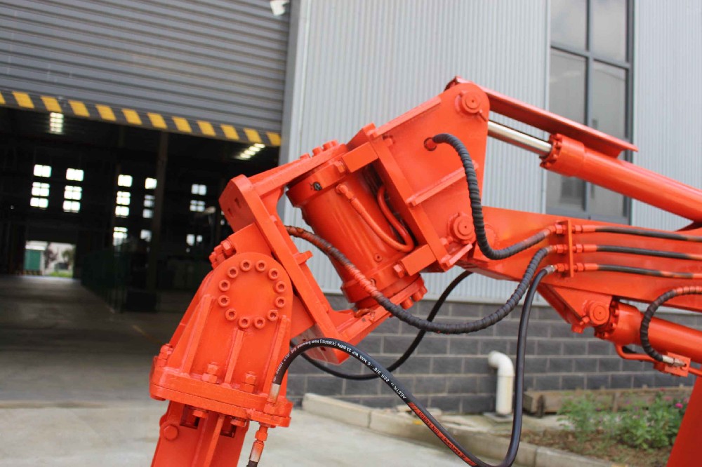 眉山鏈軌式扒渣機(jī)配件更換周期及注意事項(xiàng)
