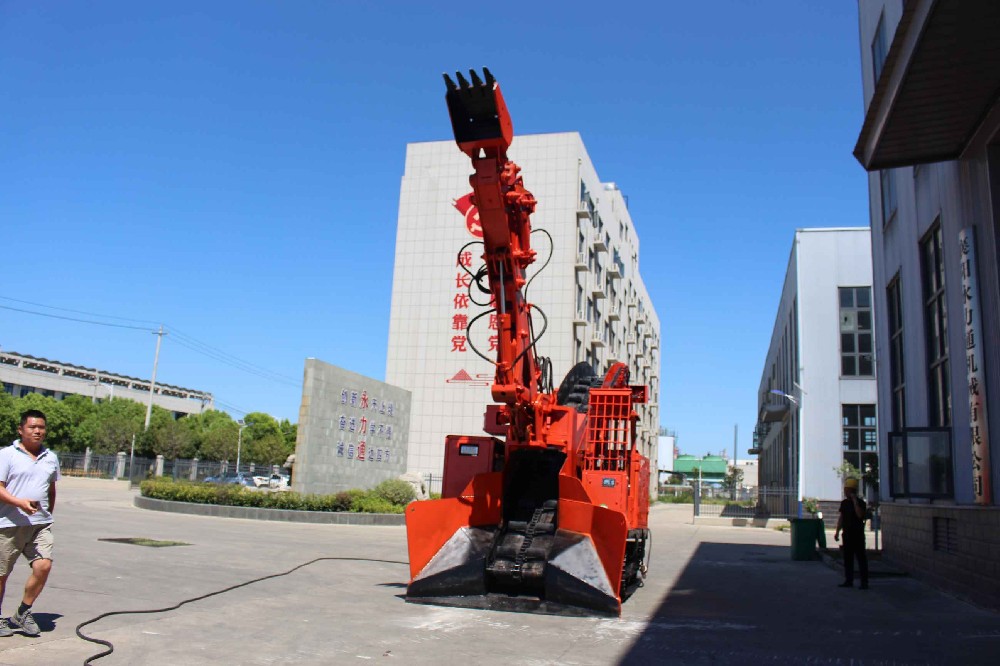 銑挖機(jī)巖石破碎效率對(duì)比:附扒渣機(jī)聯(lián)動(dòng)方案