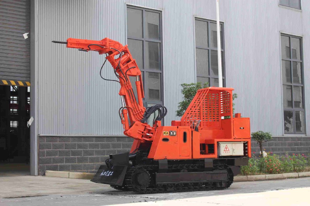 扒渣機女司機訪談：這個行業(yè)女性也能頂半邊天！
