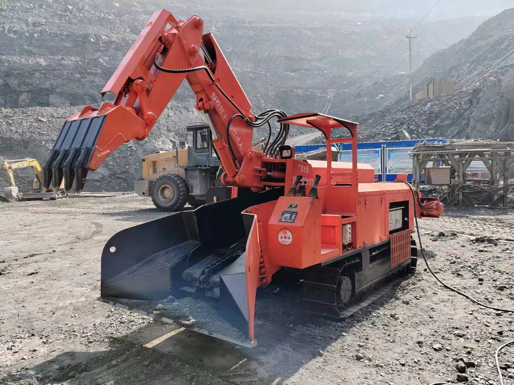 履帶式扒渣機(jī)80